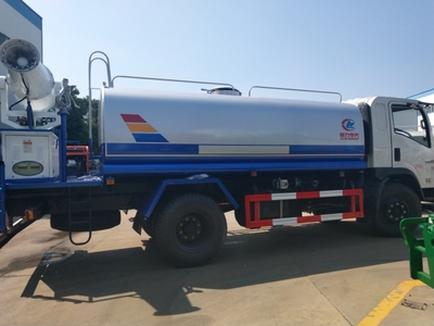 南陽(yáng)市工地霧炮灑水車銷售電話新聞 環(huán)保除塵新選擇，助力城市藍(lán)天保衛(wèi)戰(zhàn)