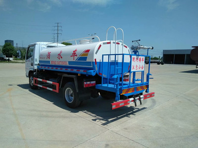 5噸園林綠化灑水車價(jià)格解析及中聯(lián)重科灑水車報(bào)價(jià)參考
