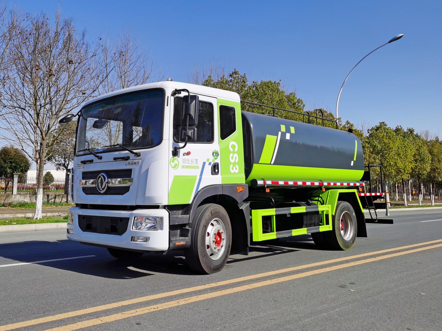 程力灑水車 城市清潔與綠化的專業(yè)伙伴
